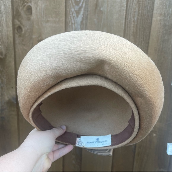 Vintage 1960s Ladies Tan Fur Felt Hat with Back Bow and Hat Box - Picture 15 of 17